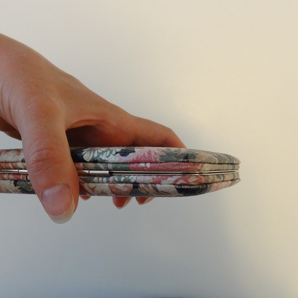 Urban Outfitters Wallet Clutch - Picture 4 of 4